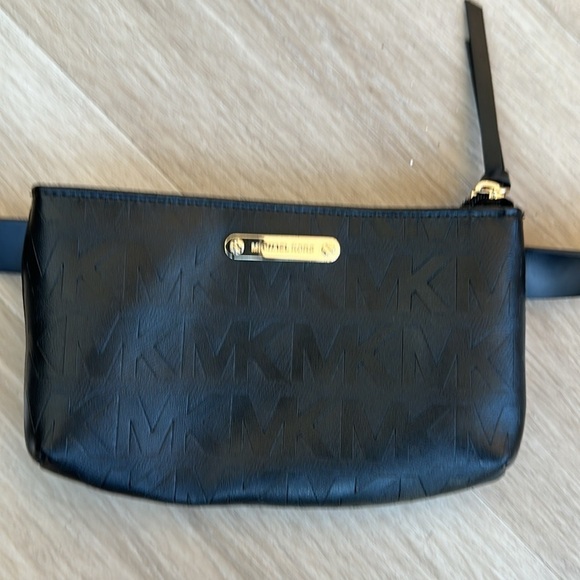 Michael Kors Black Belt Bag - Picture 3 of 6